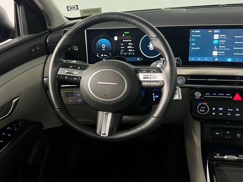 Used 2025 Hyundai Tucson Limited image 15