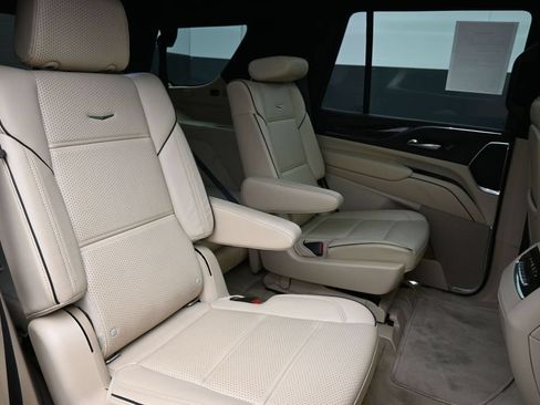 Used 2021 Cadillac Escalade Premium Luxury w/ Driver Assist Tech Package AWD/4WD image 27