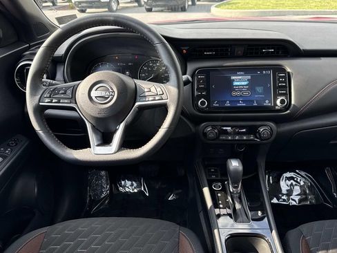 Used 2024 Nissan Kicks SR FWD image 3