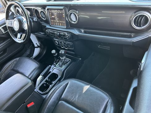 Used 2019 Jeep Wrangler Unlimited Sahara AWD/4WD image 10