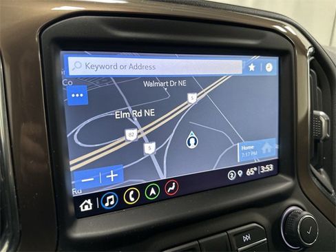 Used 2021 Chevrolet Silverado 1500 High Country w/ Technology Package image 12