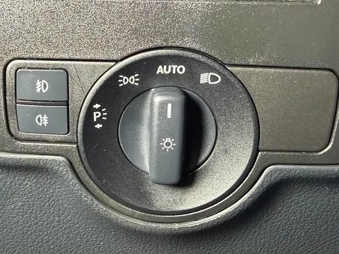 Used 2017 Mercedes-Benz Metris Passenger w/ Driver Efficiency Package image 21