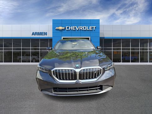 Used 2025 BMW i5 xDrive40 w/ Premium Package image 3