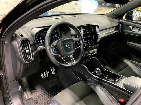 Used 2022 Volvo XC40 T5 R-Design image 14