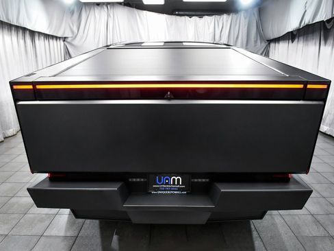 Used 2024 Tesla Cybertruck AWD Crew Cab image 5