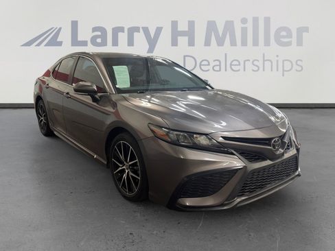 Used 2022 Toyota Camry SE image 7