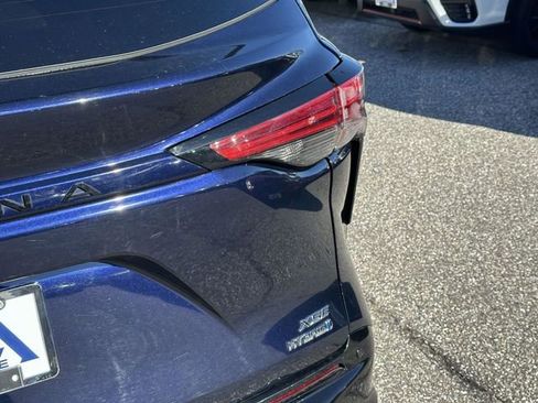 Used 2022 Toyota Sienna XSE image 28