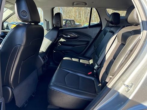 Used 2024 GMC Terrain SLT image 16
