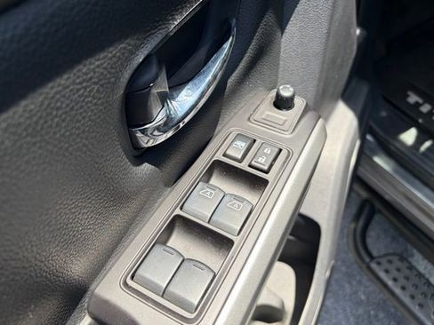 Used 2021 Nissan Titan SV w/ SV Convenience Package AWD/4WD image 13
