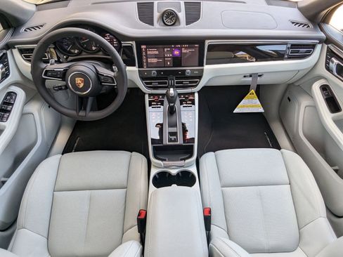 Used 2025 Porsche Macan image 22