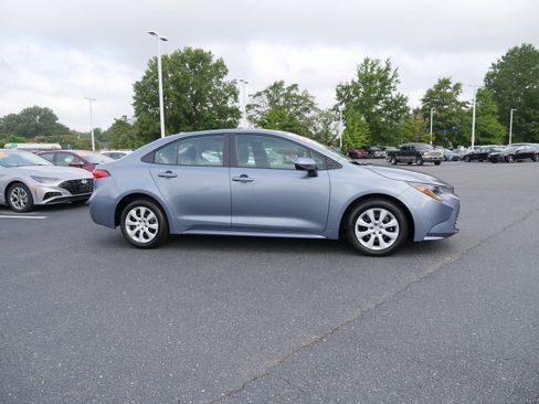 Used 2024 Toyota Corolla LE image 3