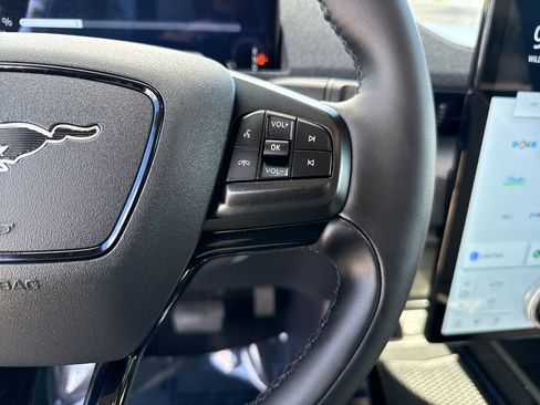 Certified 2025 Ford Mustang Mach-E Premium image 16