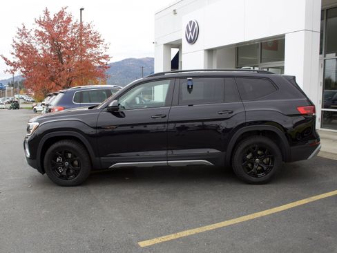 New 2026 Volkswagen Atlas Peak Edition image 8