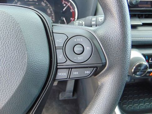 Used 2025 Toyota RAV4 XLE image 17