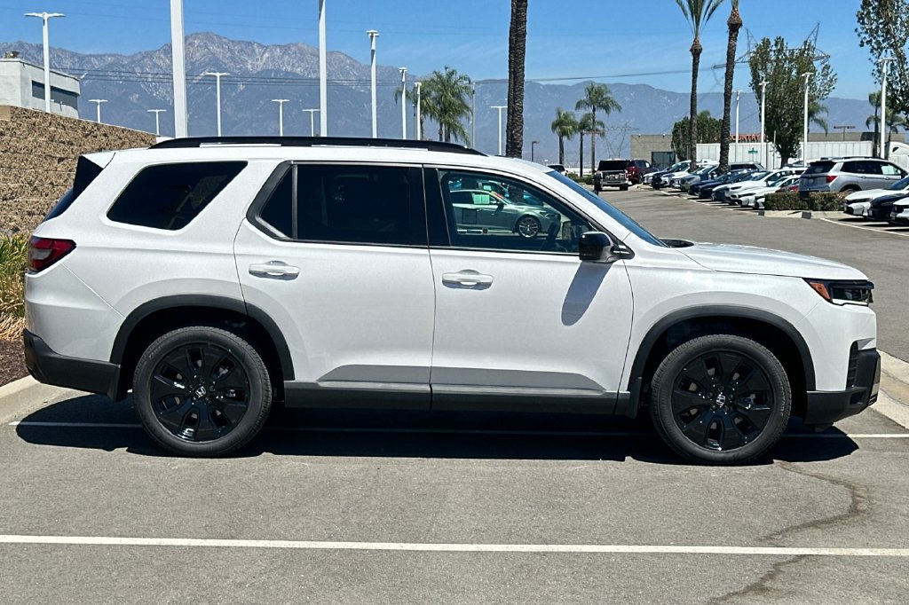 New 2026 Honda Pilot Black Edition image 3
