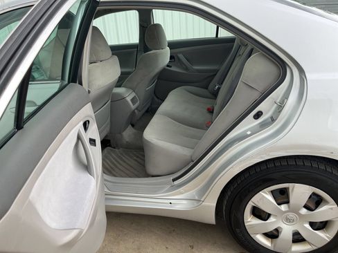 Used 2009 Toyota Camry LE FWD image 13