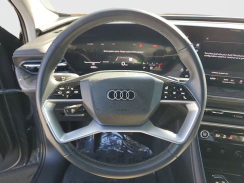 Used 2025 Audi Q5 Premium w/ Convenience Package image 24