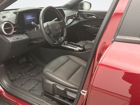 Used 2024 Chevrolet Trax RS w/ Driver Confidence Package FWD image 10