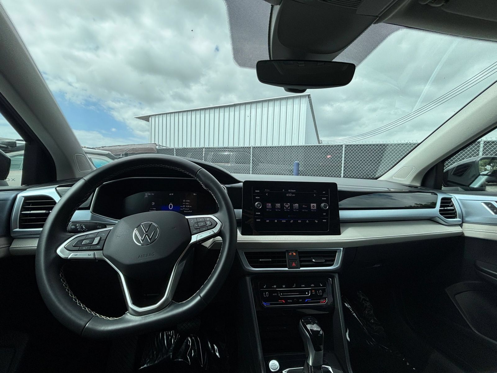 Used 2026 Volkswagen Taos SE AWD/4WD image 33