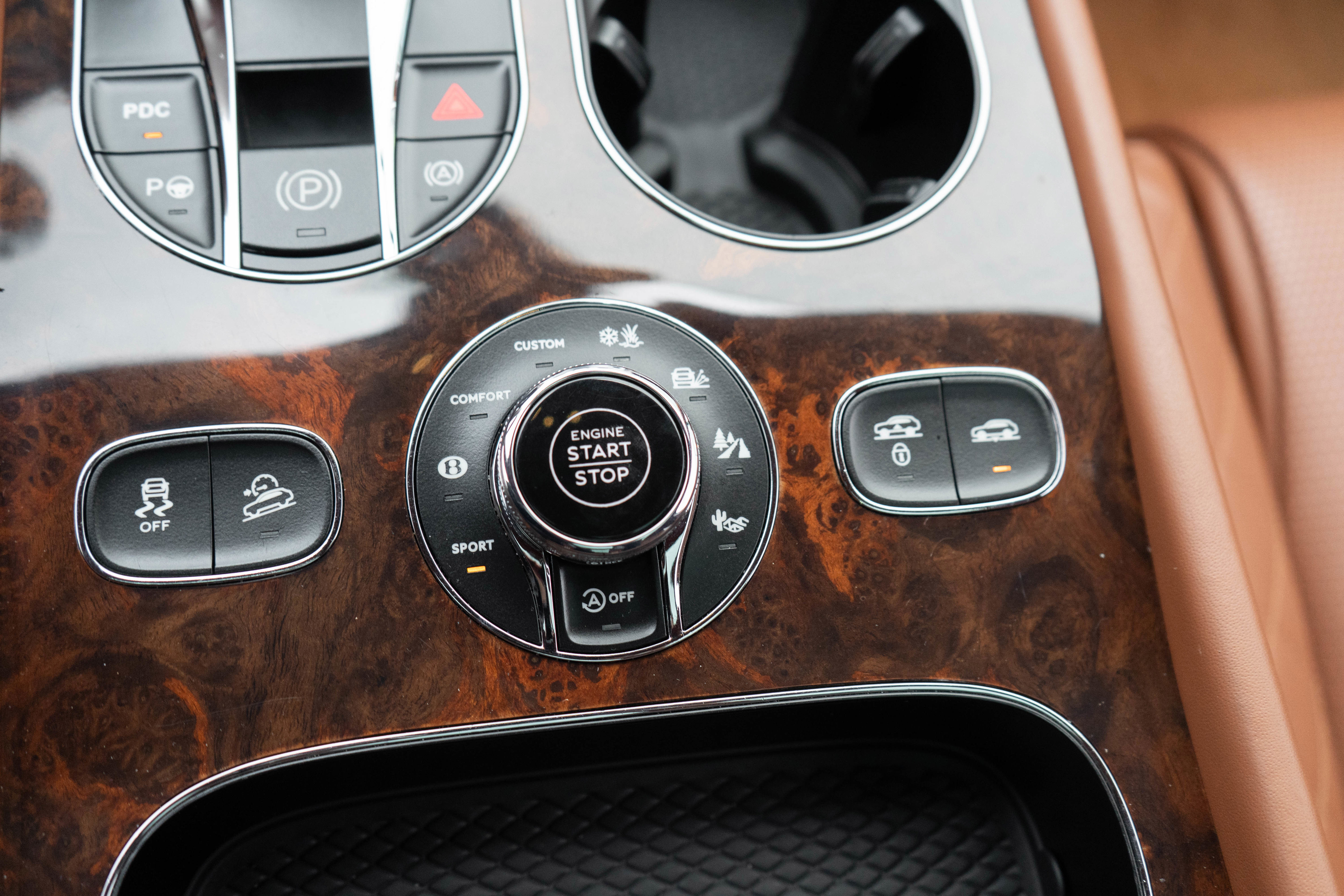 Used 2017 Bentley Bentayga AWD/4WD image 27