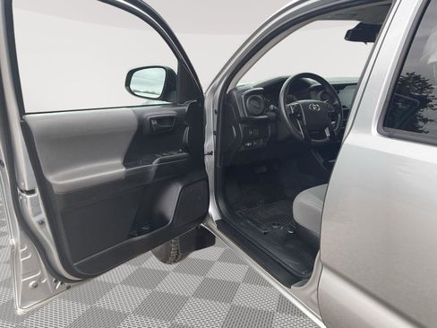 Used 2022 Toyota Tacoma SR image 9