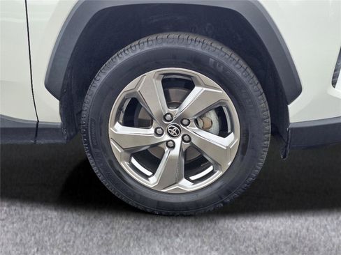 Used 2021 Toyota RAV4 XLE Premium AWD/4WD image 6