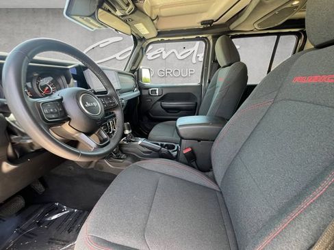 Used 2025 Jeep Wrangler Unlimited Rubicon AWD/4WD image 19