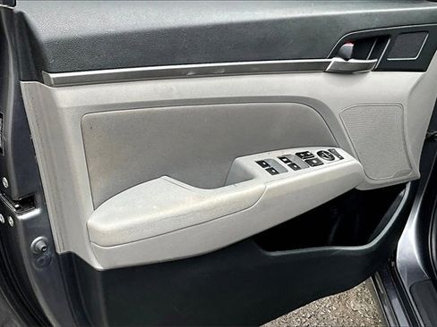 Used 2019 Hyundai Elantra SEL image 18
