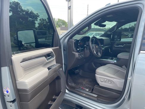 Used 2024 Chevrolet Silverado 3500 LTZ w/ LTZ Plus Package image 8