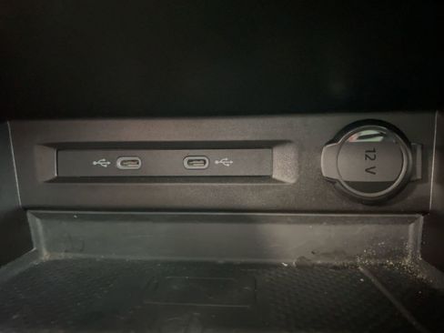 Used 2023 Volkswagen Tiguan SE R-Line image 31