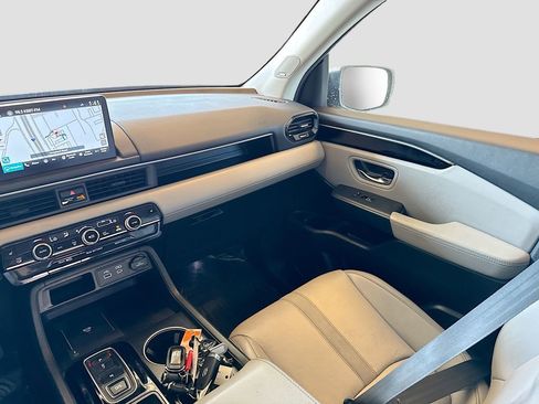 Used 2025 Honda Pilot Touring image 25