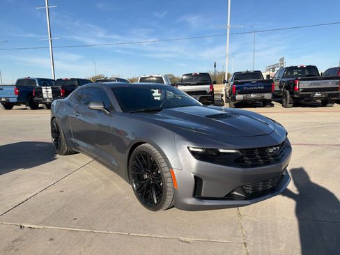 Used 2021 Chevrolet Camaro LT image 4