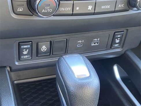Used 2024 Nissan Frontier SL image 18