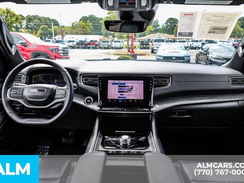 Used 2024 Jeep Wagoneer L Series II w/ Flexible Seating Group image 33