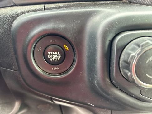 Used 2018 Jeep Wrangler Unlimited Sahara AWD/4WD image 18