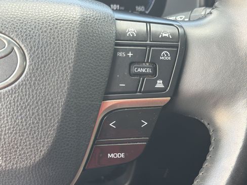 Certified 2023 Toyota Crown AWD/4WD image 8