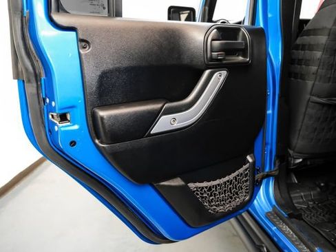 Used 2016 Jeep Wrangler Unlimited Rubicon AWD/4WD image 34