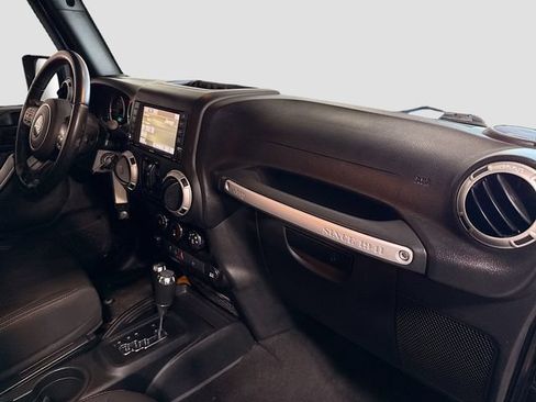 Used 2018 Jeep Wrangler Unlimited Rubicon w/ Connectivity Group AWD/4WD image 27