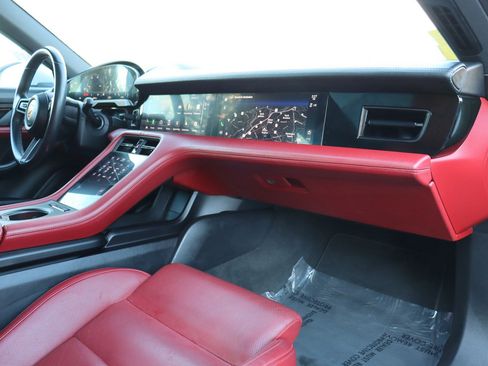 Used 2023 Porsche Taycan image 21