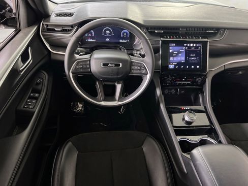 Used 2023 Jeep Grand Cherokee L Laredo image 21