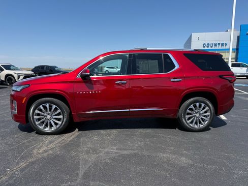 Used 2022 Chevrolet Traverse Premier image 2