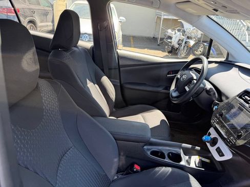 Used 2016 Toyota Prius Two FWD image 12