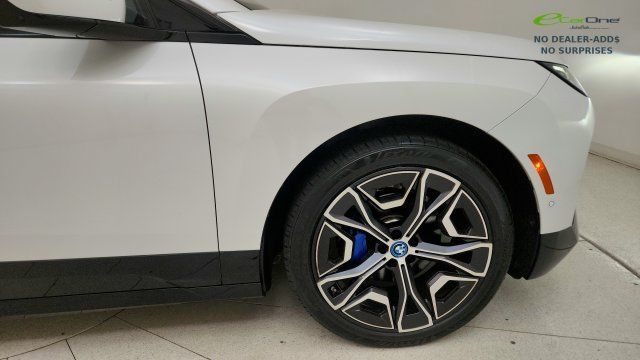 Used 2024 BMW iX xDrive50 w/ Premium Package AWD/4WD image 21