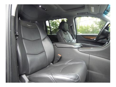 Used 2020 Cadillac Escalade ESV Premium Luxury image 19