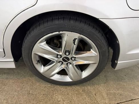 Used 2010 Ford Fusion Sport FWD image 9