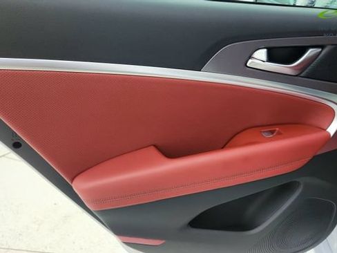 Used 2025 Genesis G70 2.5T image 32