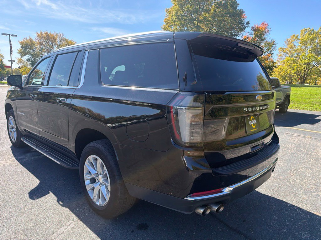 Used 2026 Chevrolet Suburban Premier AWD/4WD image 5