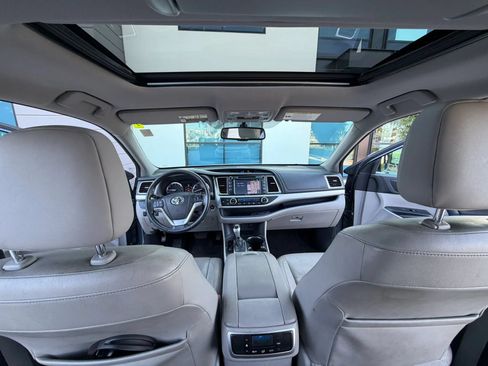 Used 2014 Toyota Highlander XLE FWD image 10