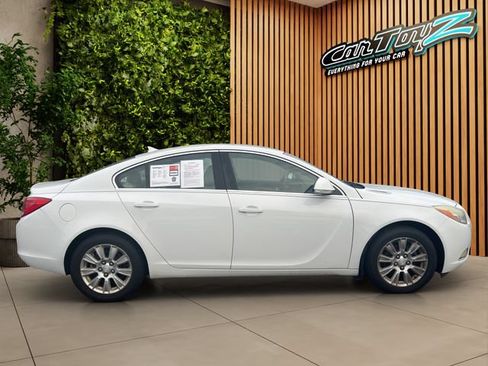 Used 2012 Buick Regal Leather FWD image 2