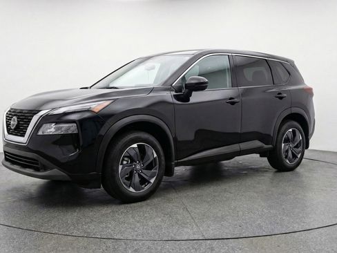 Used 2025 Nissan Rogue SV image 3